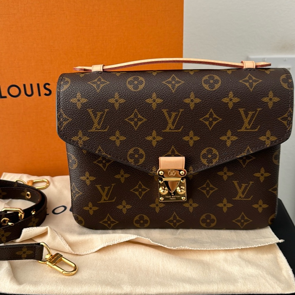 Louis Vuitton pochette metis.
